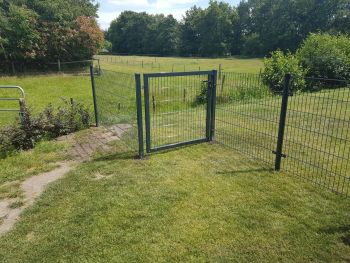 Een beveiligd hondenterrein hondenterrein