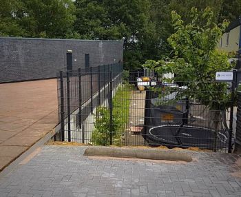 Montage tegen de dakrand Hekwerk op het dak