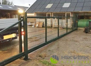 Project met schuifpoort van 8 meter in Groenlo schuif-poort-brede-door-gang