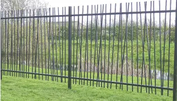 Artifence een moderne spijlenhekwerk top design. robuust & veilig hekwerk