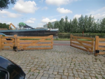 Hekwerk met knikarm en vleugelhekopener SJ SW 501 Hekwerk met knikarm en vleugelhekopener SJ SW 501