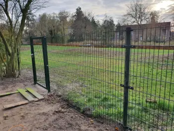 Dubbelstaafmat hekwerk geplaatst in Apeldoorn