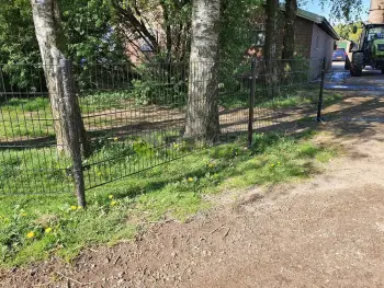 In Ermelo is een dubbelstaafmat hekwerk geplaatst op een boerderij