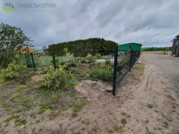 Levering dubbelstaafmat en looppoort voor een moestuin in Putten