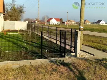 Hekwerk en poorten afgeleverd en gemonteerd in Hongarije