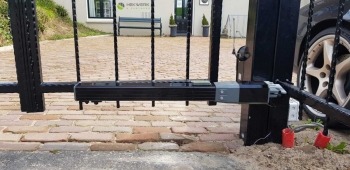 Sierpoort, dubbele poort geleverd en gemonteerd in Millingen aan de Rijn Sierpoort geleverd in Millingen aan de Rijn