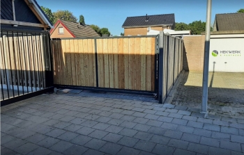 Schuifpoort voor houtinleg gefabriceerd en geleverd Schuifpoort met houtinleg is geleverd in Vaassen