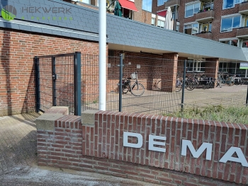 Dubbele poort en looppoort geleverd in Apeldoorn, Gelderland Dubbele poort geleverd in Apeldoorn