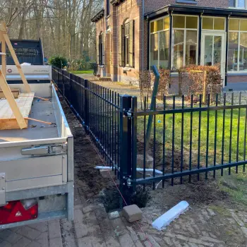 Modern sierhekwerk Agate geplaatst in Warnsveld