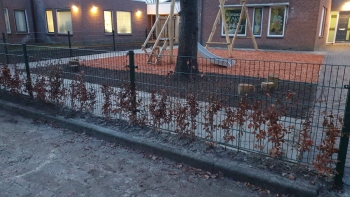 Dubbelstaafmat hekwerk geleverd bij een basisschool Een dubbelstaafmat hekwerk geplaatst in Havelte bij een basisschool.
